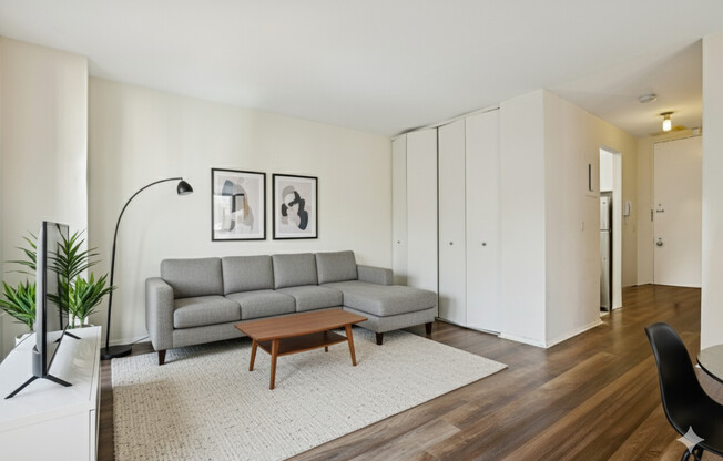 Studio, 1 bath, 400 sqft, $3,300, Unit 10J