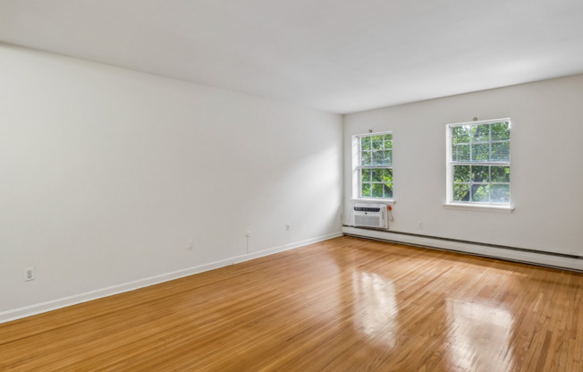 2 beds, 2 baths, 906 sqft, $2,015, Unit 212