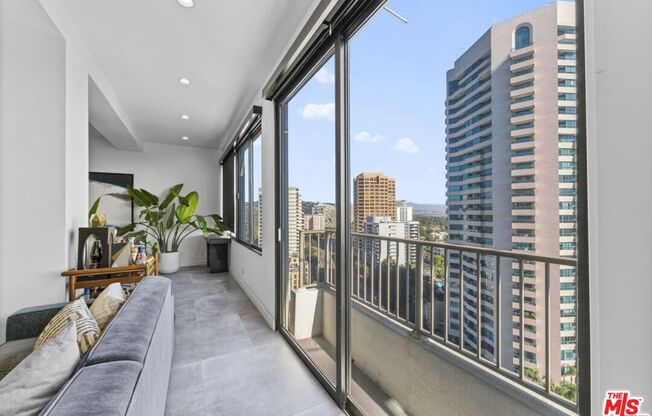 1 bed, 2 baths, 893 sqft, $4,999, Unit 1905