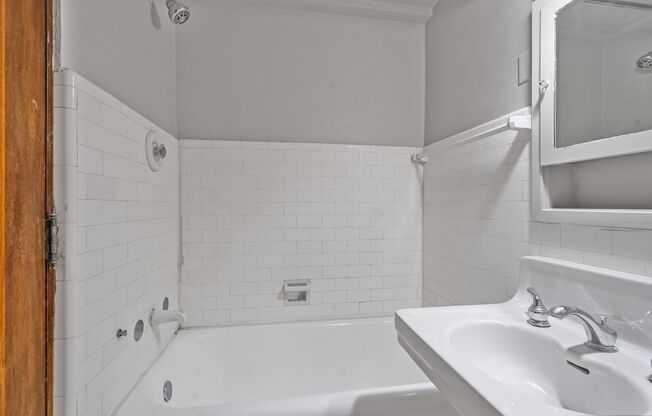 2 beds, 1 bath, 775 sqft, $1,199, Unit 201