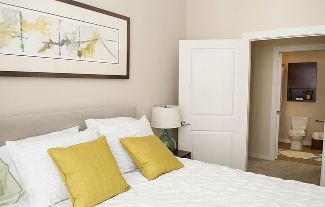 Large Bedroom En-Suite Bathroom at Link Apartments® Manchester, Virginia