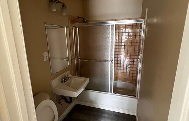 Studio, 1 bath, 400 sqft, $1,195, Unit Unit #08