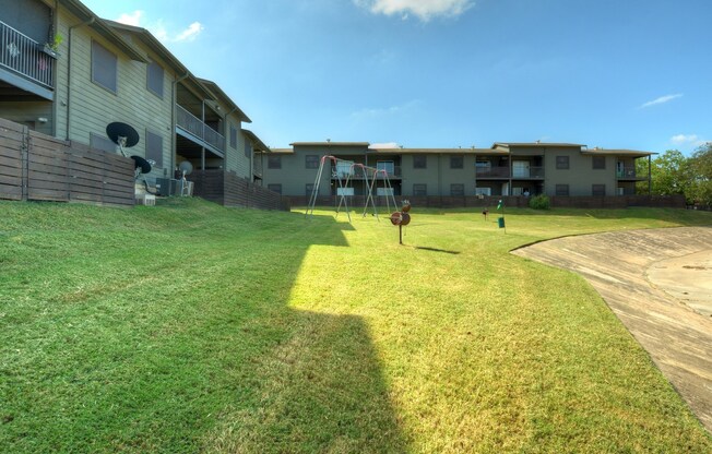 1 bed, 1 bath, 637 sqft, $975, Unit 215