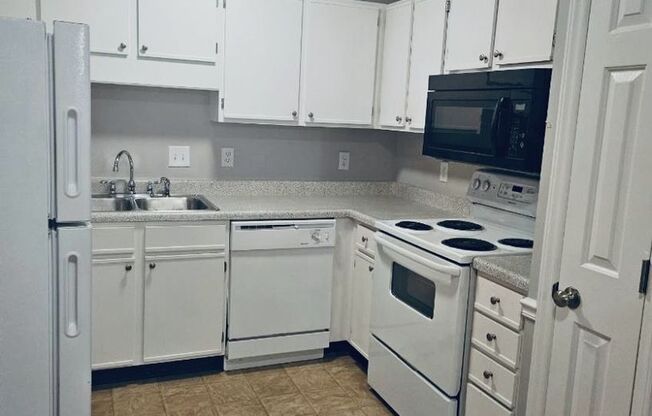 2 beds, 2 baths, 1,020 sqft, $1,295, Unit 1421