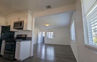2 beds, 1 bath, 959 sqft, $3,000, Unit 2036 1/2