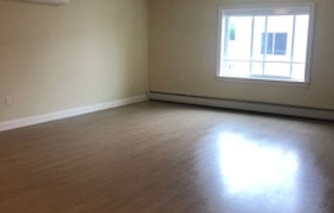 2 beds, 1 bath, 1,054 sqft, $2,900, Unit 60-302