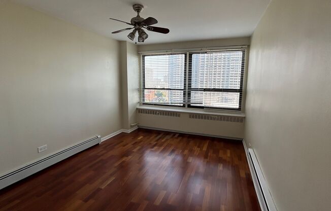 1 bed, 1 bath, 700 sqft, $2,200, Unit 418-1612