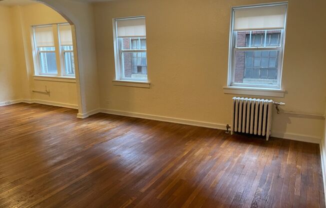 Studio, 1 bath, 467 sqft, $1,250, Unit King Edward Annex 24