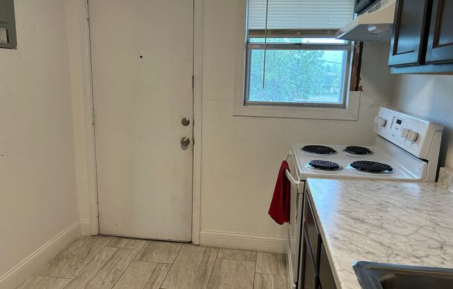 829 Indiana - 2/Bed 1/Bath - $1,000/month