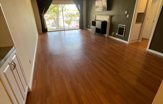 Prime Newport Beach Location/2 BR 2BTH