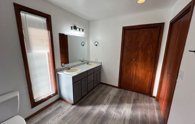 Renovated 3 bed 1.5 bath. Modern Finishes