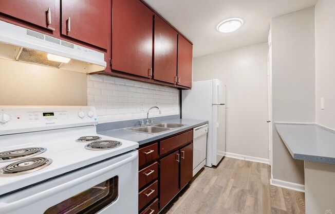 2 beds, 1.5 baths, 976 sqft, $1,275, Unit 2006-13