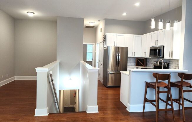Pristine Condo located in The Colony Condos area!