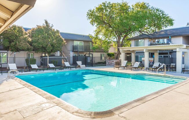 2 beds, 1 bath, 760 sqft, $1,825