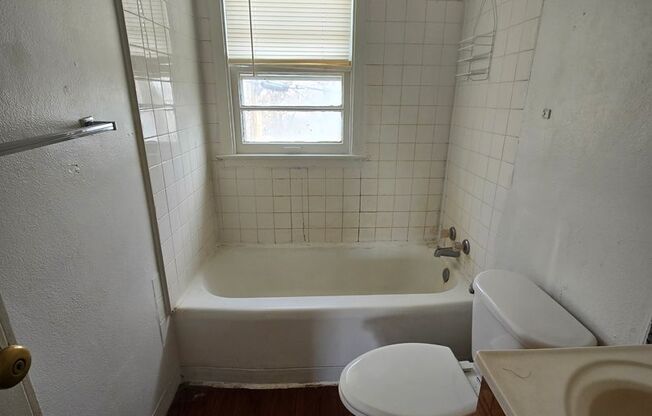$900 - 2 Bedroom 1 Bathroom Townhome
