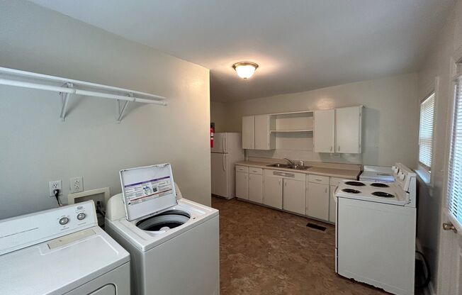 1 bed, 1 bath, 688 sqft, $1,295, Unit B