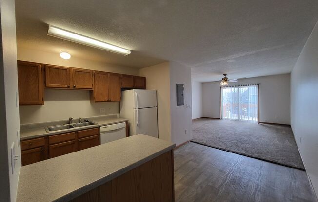 2 beds, 1 bath, 805 sqft, $975, Unit 206