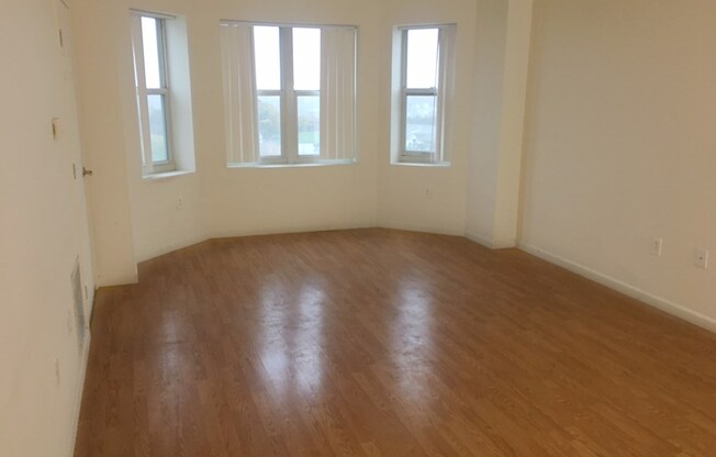 2 beds, 2 baths, 1,061 sqft, $2,750, Unit 707