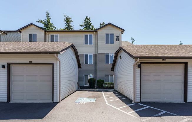 Modern 2-Bed/2-Bath Condo in Gated One Lake Place – Attached Garage