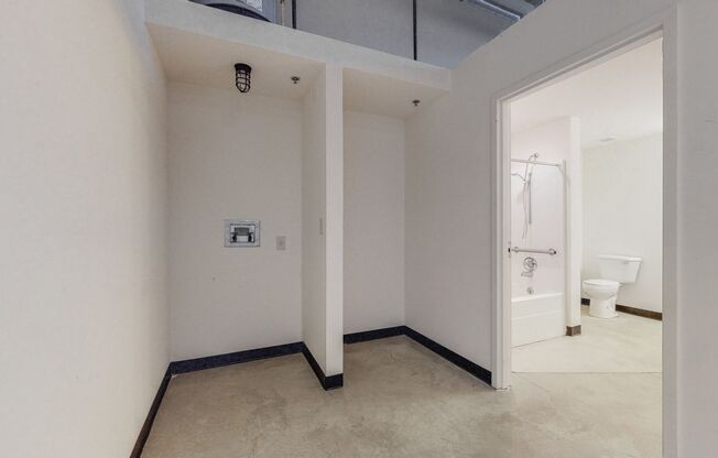 1 bed, 1 bath, 694 sqft, $1,300, Unit 102