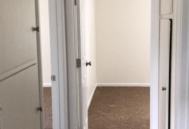 2 beds, 1 bath, 875 sqft, $2,200, Unit B07