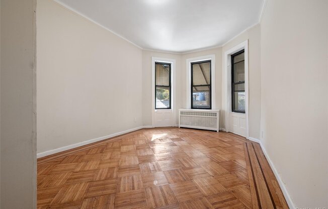308 E 8 ST