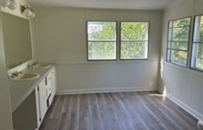 3 beds, 2 baths, $3,200