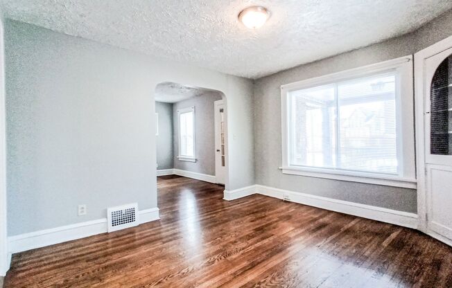 Beautiful Renovated 3 Bedroom, 1.5 Bathroom Colonial in Cleveland Heights, OH!