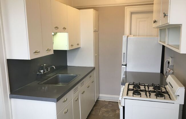 2 beds, 1 bath, 962 sqft, $1,475, Unit 3C