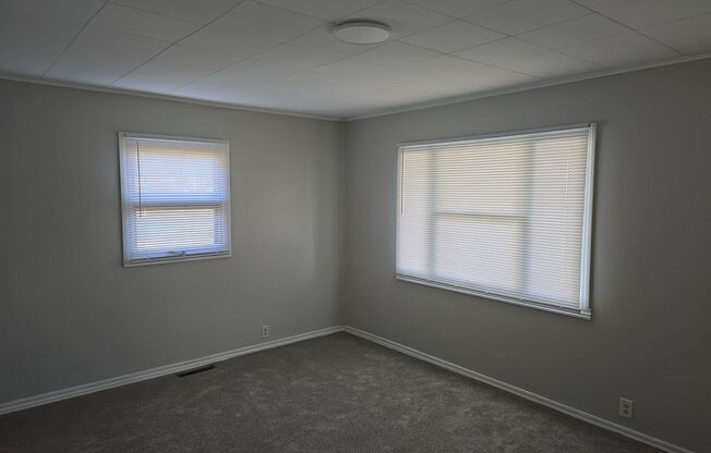 Freshly Updated 2 bedroom with Detached Garage - Winter Special