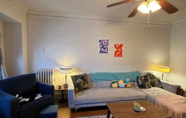 2 beds, 1 bath, 1,100 sqft, $1,225, Unit 10