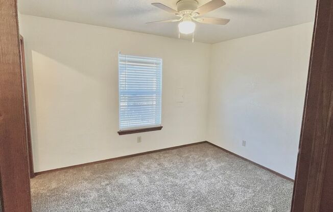 2 beds, 1 bath, 850 sqft, $825, Unit 11B