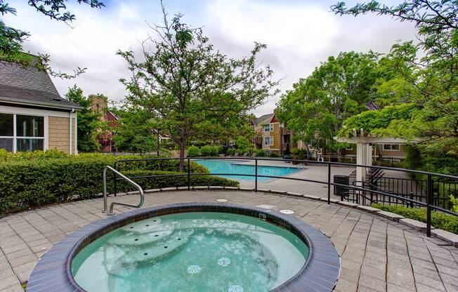 Hot Tub at Commons at Verandas in Tanasbourne Apartments, Hillsboro