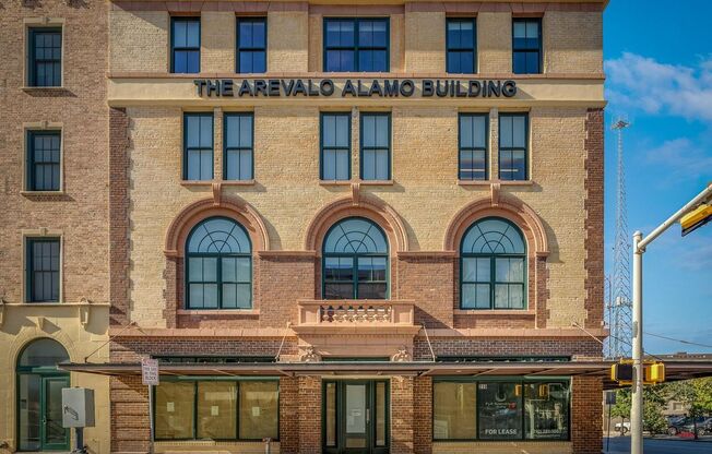 Studio, 1 bath, 640 sqft, $1,700, Unit STR 219 N ALAMO #403