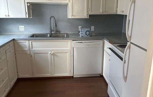 Charming 3 bed 1 bath!
