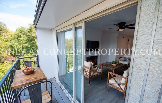 2 beds, 1 bath, 894 sqft, $1,599, Unit 07