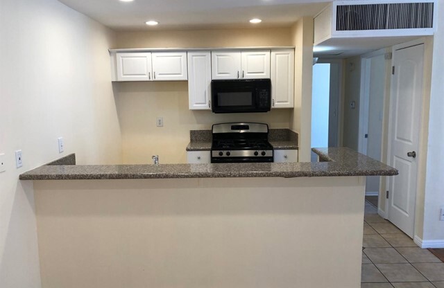 2 beds, 1 bath, 826 sqft, $1,995, Unit 216