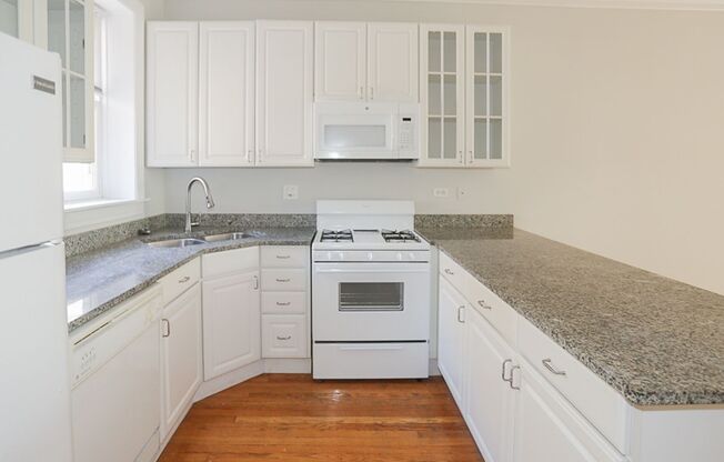 2 beds, 1 bath, 825 sqft, $2,895, Unit 3852-2