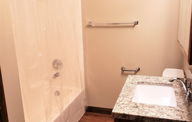 2 beds, 1 bath, 820 sqft, $970, Unit 4400 Wyndsor Terrace Building 5 #31