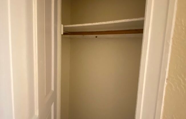 1 bed, 1 bath, $995, Unit 18