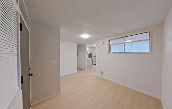 2 beds, 1 bath, 647 sqft, $1,660, Unit 33A