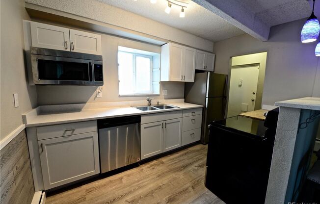 Spacious 2BD/1BA- BELLEVIEW PARK LOCATION! Available 5/1! $250 Admin Fee Waived!