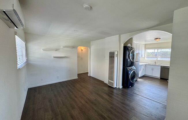 2 beds, 1 bath, $2,500, Unit D