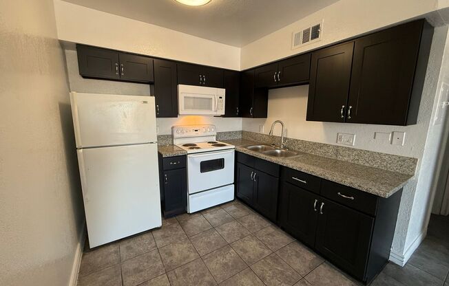 2 beds, 1 bath, 750 sqft, $950, Unit 209
