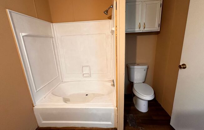 3 bed 2 bath Mobile Home located in the heart of Las Cruces!