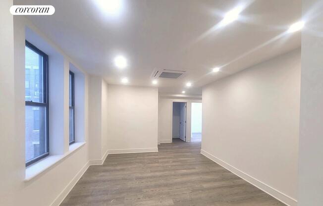 2 beds, 2 baths, $6,850, Unit 14R