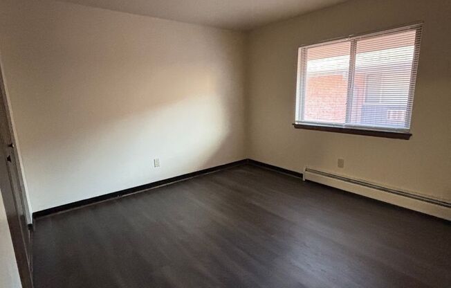 1 bed, 1 bath, 700 sqft, $899, Unit Lovers Lane-209