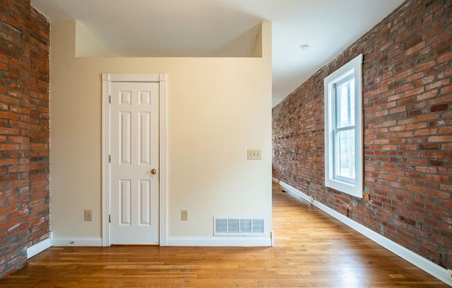 3 beds, 1.5 baths, $1,700, Unit 235 E. 3rd Ave