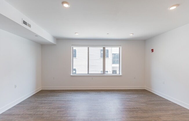 Studio, 1 bath, 575 sqft, $1,375, Unit Unit 207