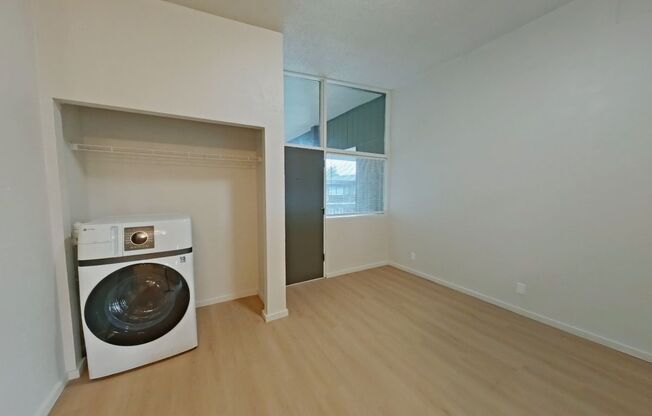 2 beds, 1 bath, 647 sqft, $1,660, Unit 21B